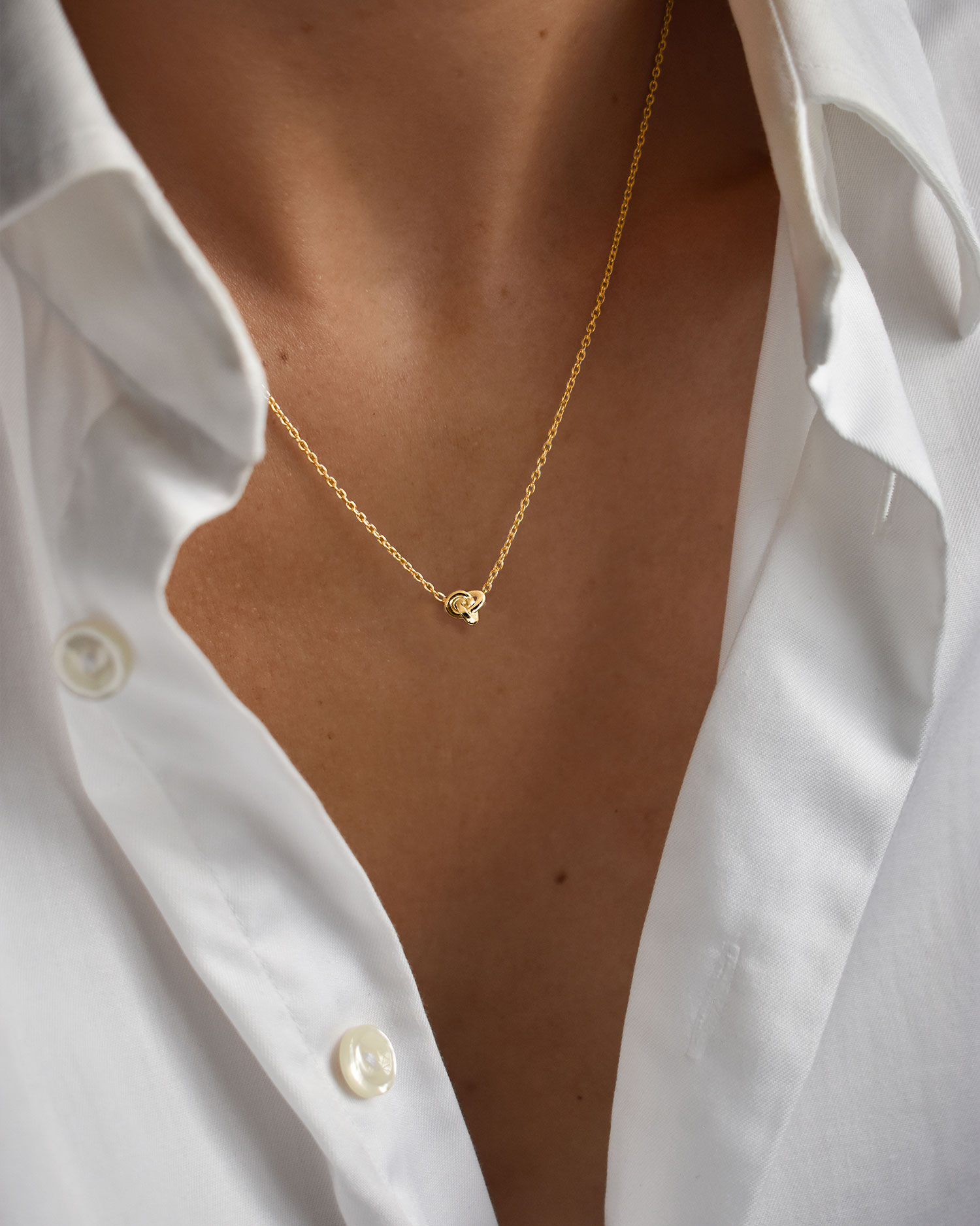 Le-Knot-drop-necklace-gold-02