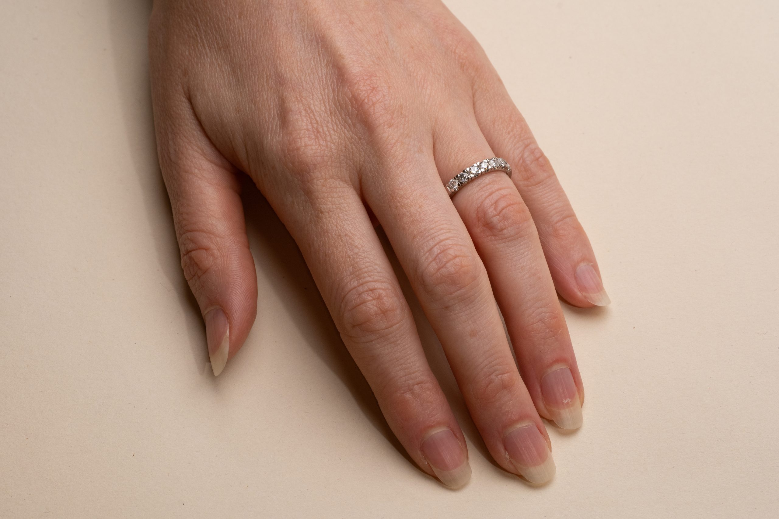 Alexia vitguld sju stenar