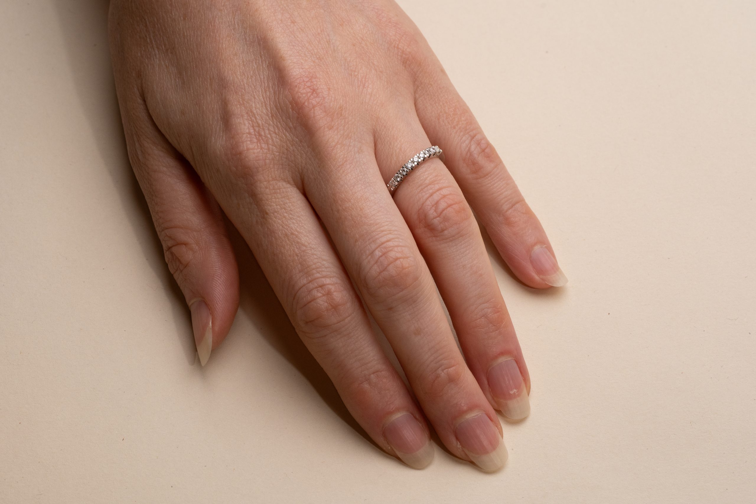 Chantal vitguld nio stenar